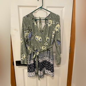 Francesca’s MIAMI sage floral romper- size M